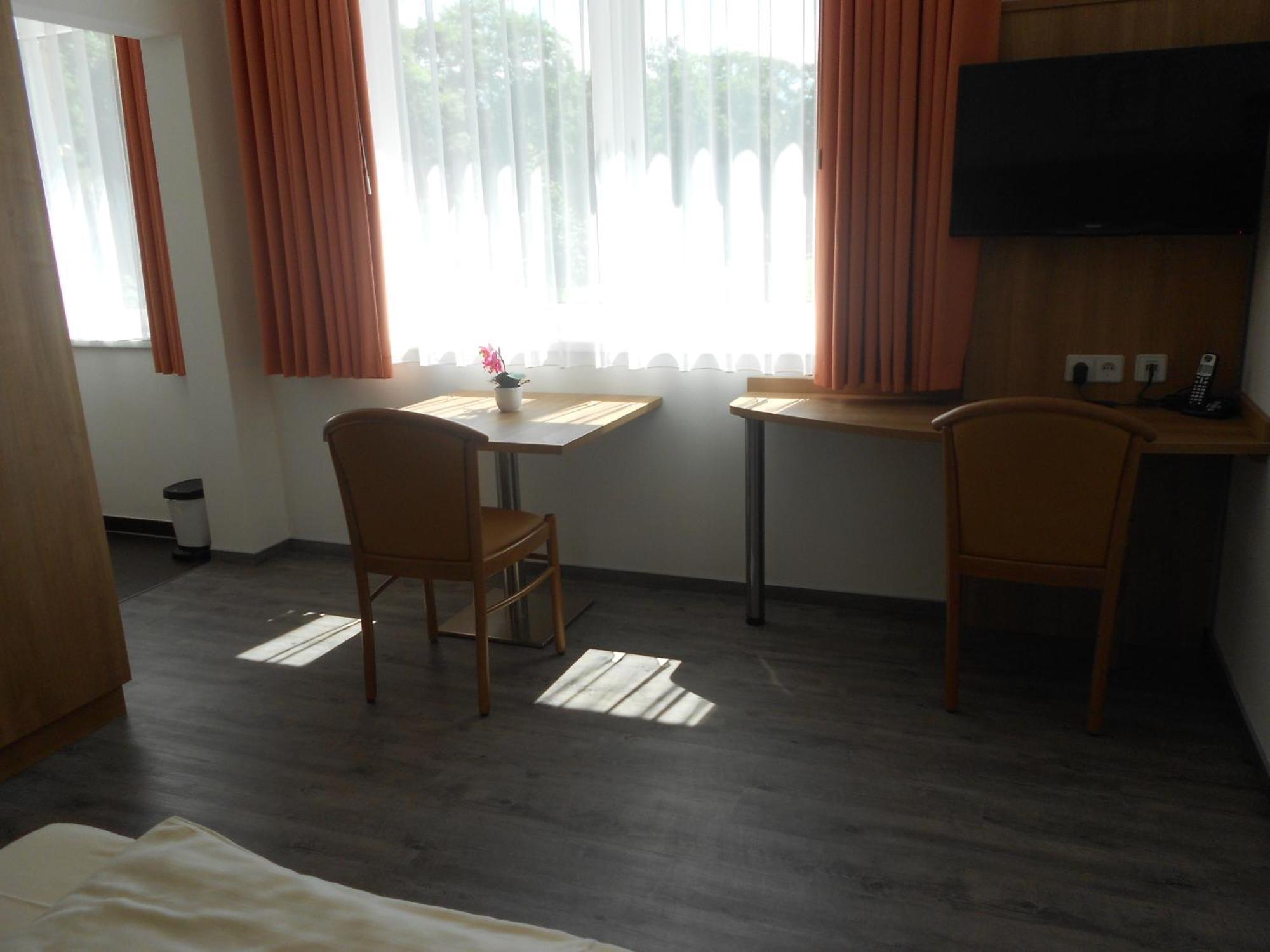 Apartment-Pension Schwalbennest Herzogenaurach Kamer foto