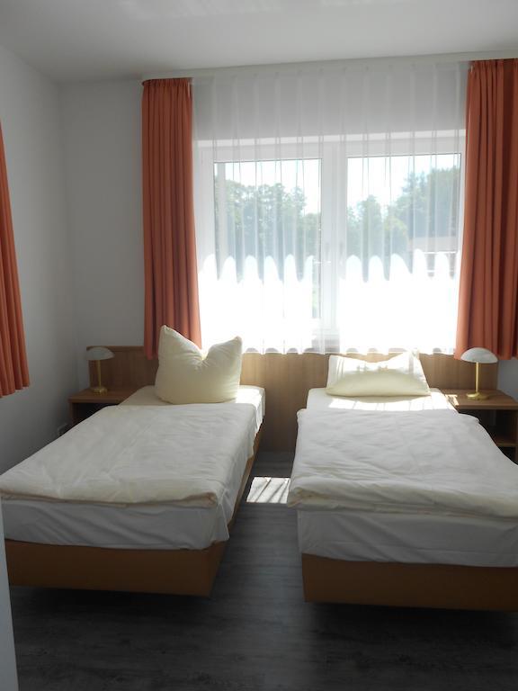 Apartment-Pension Schwalbennest Herzogenaurach Kamer foto