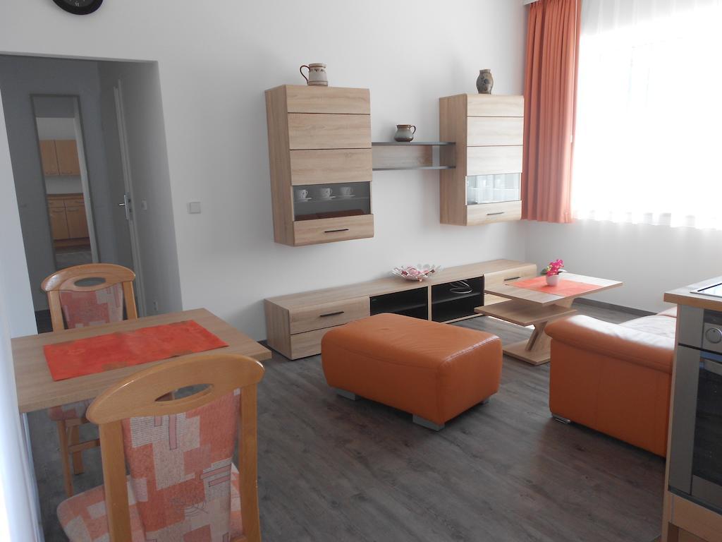 Apartment-Pension Schwalbennest Herzogenaurach Kamer foto
