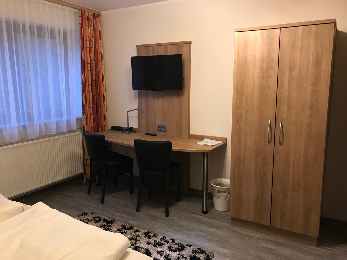 Apartment-Pension Schwalbennest Herzogenaurach Kamer foto