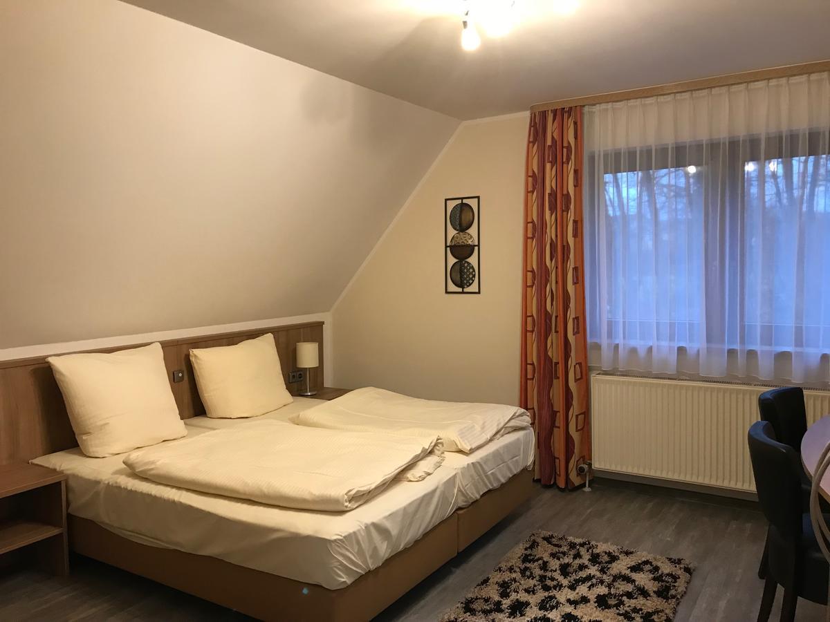 Apartment-Pension Schwalbennest Herzogenaurach Kamer foto